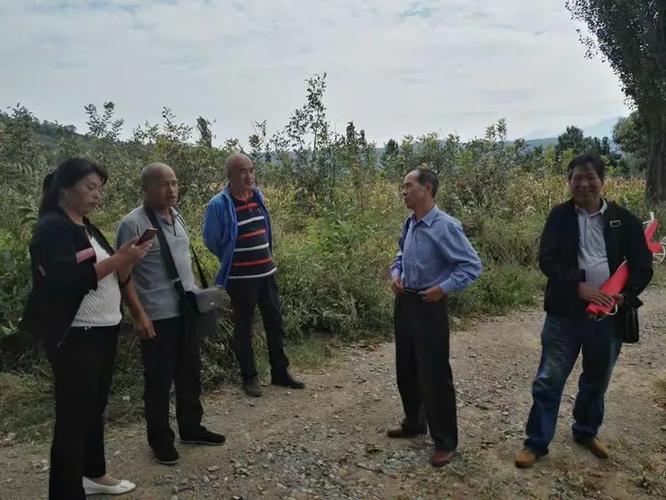 臨潼區(qū)農(nóng)林局農(nóng)民科技教育培訓(xùn)中心深入貧困村開展現(xiàn)場指導(dǎo)技術(shù)服務(wù)